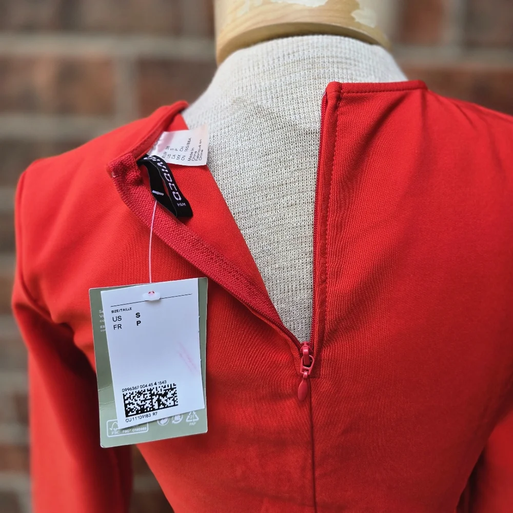 H&M Divided Shirt Womens Small Red Long Sleeve Ruched Cutout Back Zip Cropped
